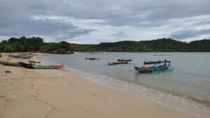 Mengenal Pantai Bumbang Lombok Tengah, Daya Tarik dan Akses Jalan