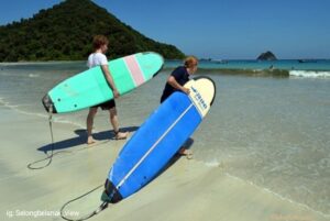 Pantai Selong Belanak Lombok, Pantai Surga Bagi Para Peselancar Surfing