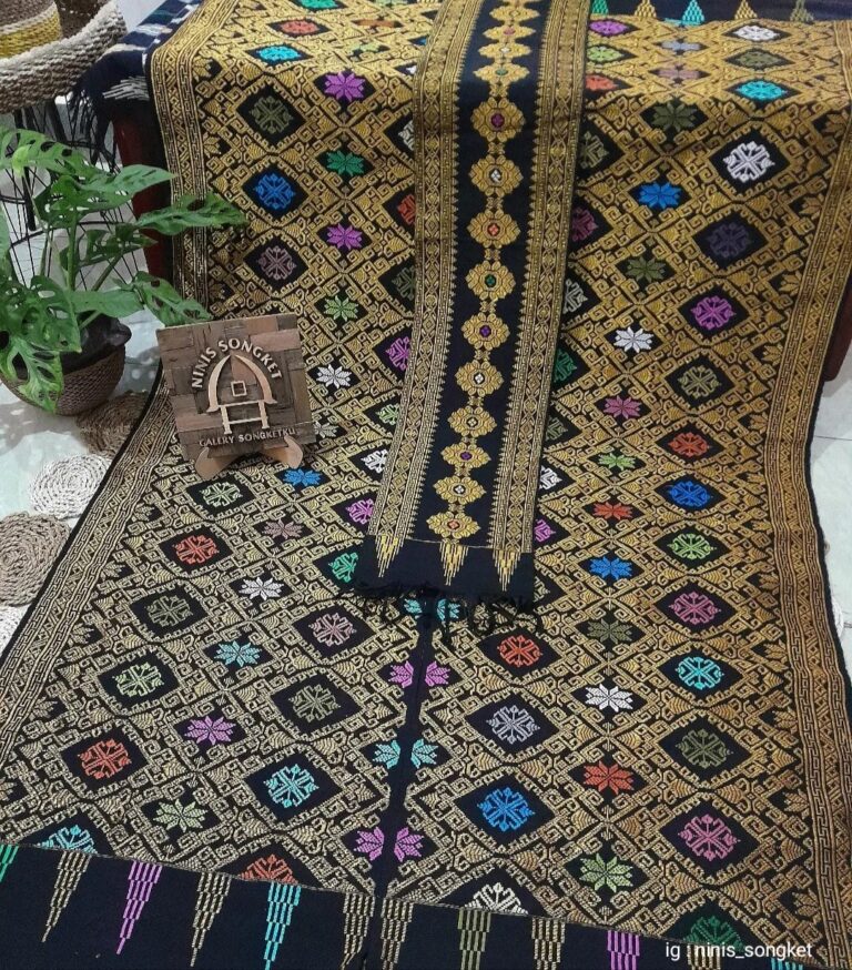 Jalinan Tradisi dan Kreativitas: Menelusuri Pesona Tenun Khas Lombok