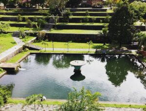 Menyelami Keindahan Kolam Suci Narmada di Lombok Barat