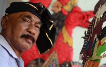 H. Lalu Nasib: Maestro Dalang Wayang Sasak yang Tak Lelah Berkiprah